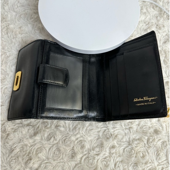 Salvatore Ferragamo Gancini Leather
Compact Wallet Black Gold - Picture 4 of 8